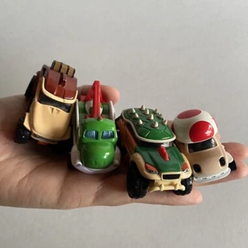 Lot-4 Mario Bros. Hot Wheels Die Cast Toy cars, Yoshi, Donkey Kong, Bowser, Toad - Picture 4 of 16
